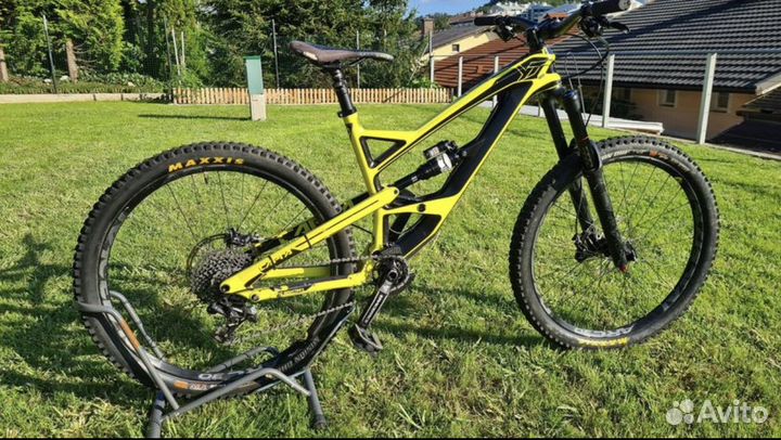 Карбоновый горный велосипед YT Capra CF