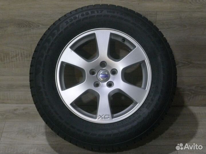 Комплект оригинальных колес Вольво хс60 R17 зима