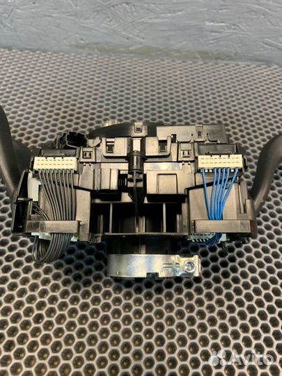 Подрулевой переключатель поворотников передний