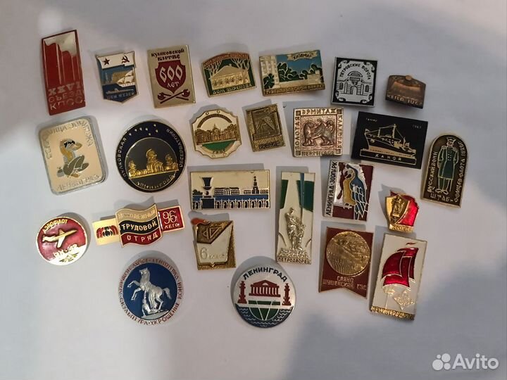 Значок в ассортименте, цены разные