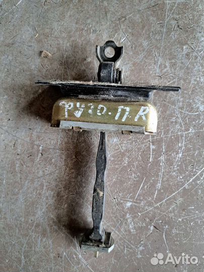 Ограничитель двери Nissan Fuga