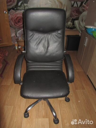 Кресло компьютерное кожзам черное