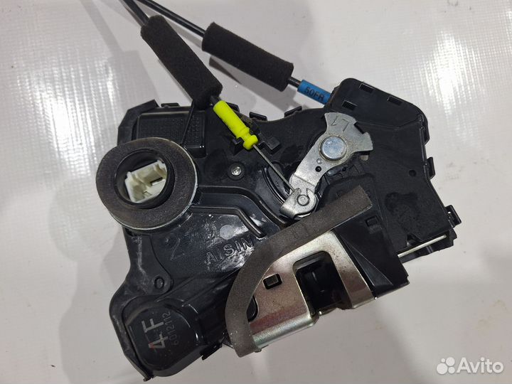 Левый Замок двери Toyota Camry XV4