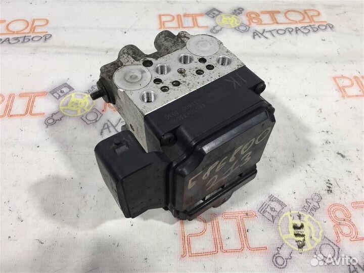 Блок ABS под капотом Toyota Windom (MCV30) 2004-2