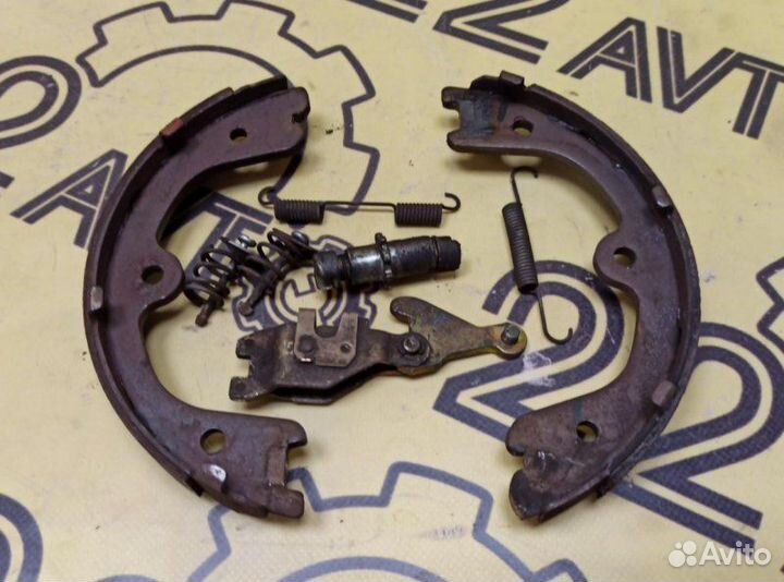 Механизм стояночного тормоза задний правый