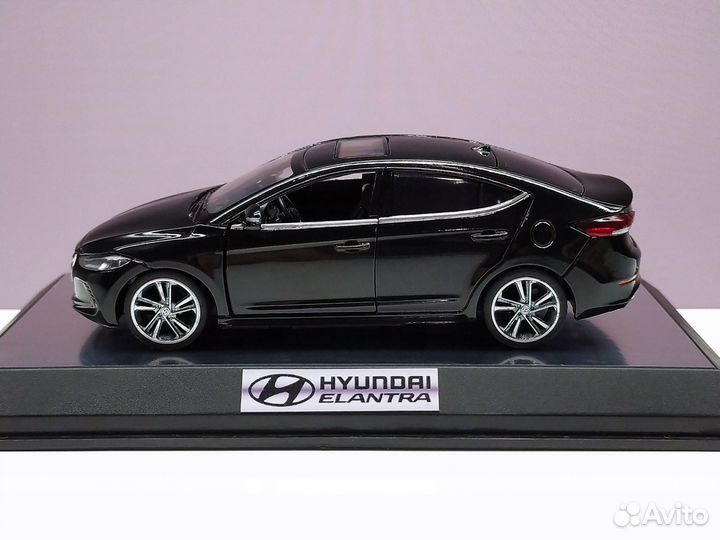 1:40 Hyundai Elantra Black