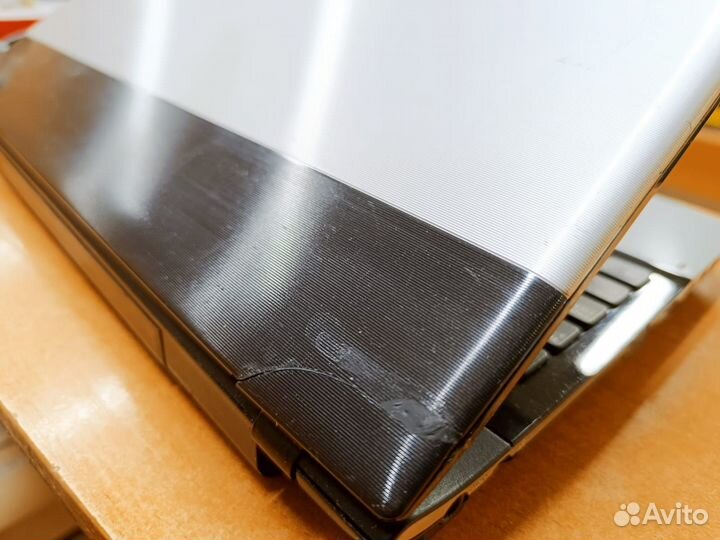 Samsung NP300E5Z i3/4гб/500Гб/GeForce GT 520MX 1Гб