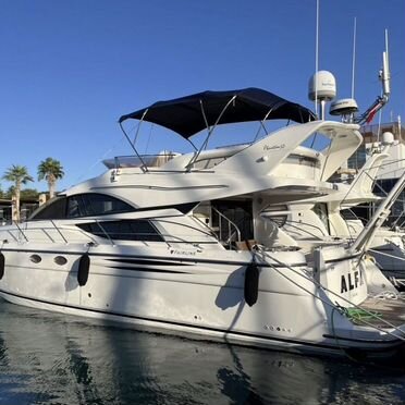 Моторная яхта Fairline Phantom 50