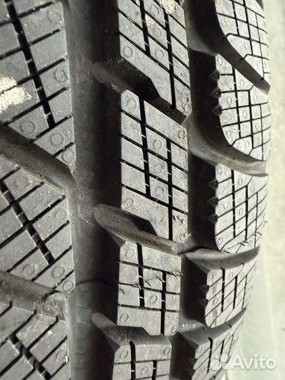 Pirelli Scorpion Winter 275/35 R22 104V