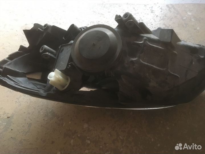 Фара левая и правая для Fabia 2 Разбито стекло