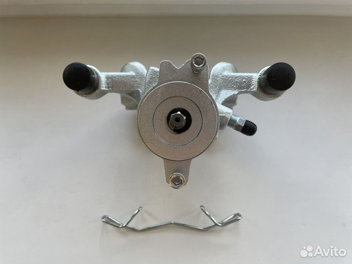 Задний тормозной суппорт Ford Kuga 2