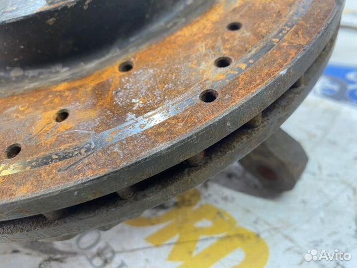 Кулак поворотный передний левый Mitsubishi