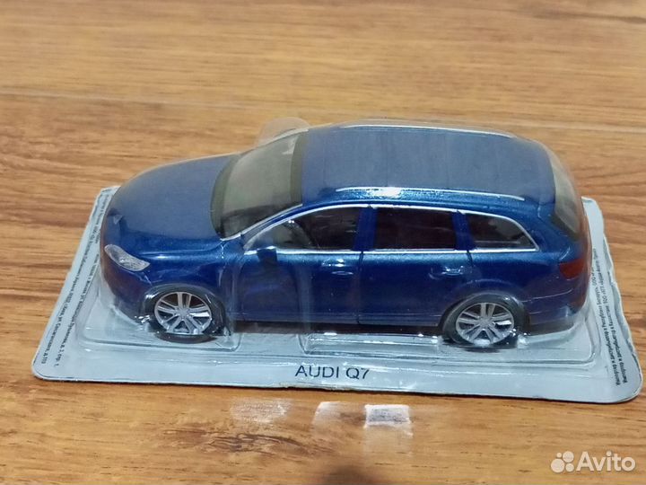 Audi Q7 модель металлическая, 1:43