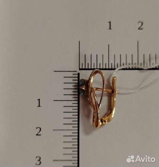 Серьги с синтетическим камнем Золото