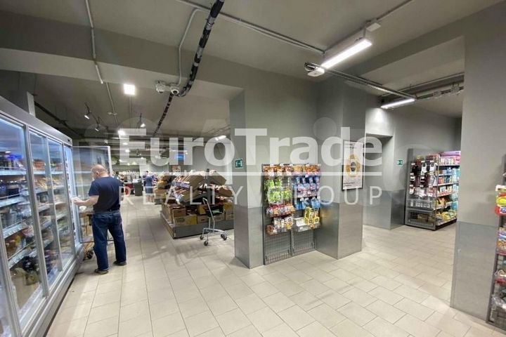 Продам торговое помещение, 747 м²