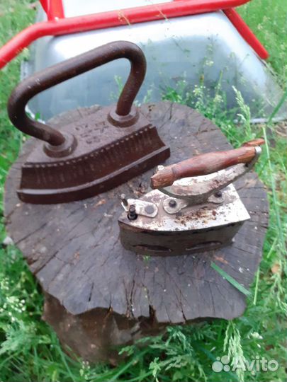 Старинный угольный утюг СССР