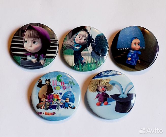 Маленькие брошки и значки