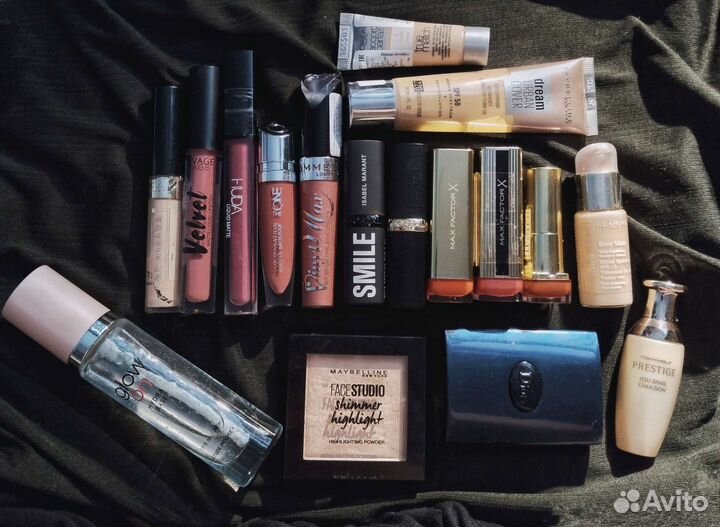 Косметика: тональные кремы и помады