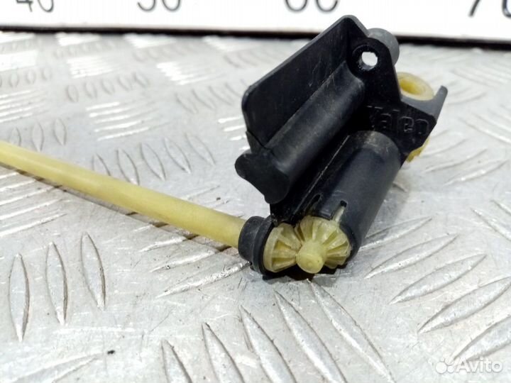 Б/У Регулировочный элемент фапры правой бок#001