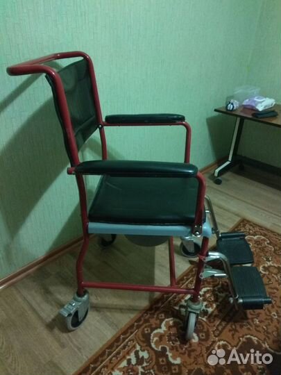Стул-туалет на колесиках