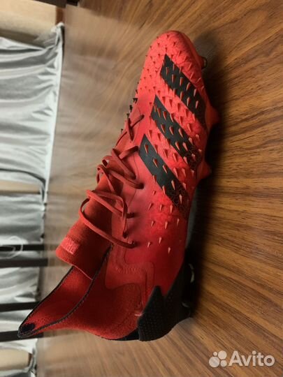 Бутсы adidas predator freak