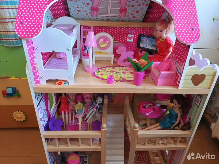 Большой кукольный домик для барби