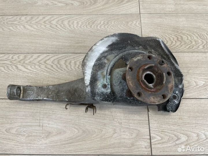 Поворотный кулак передний левый Porsche Cayenne