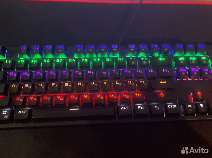 Игровая клавиатура и мышь