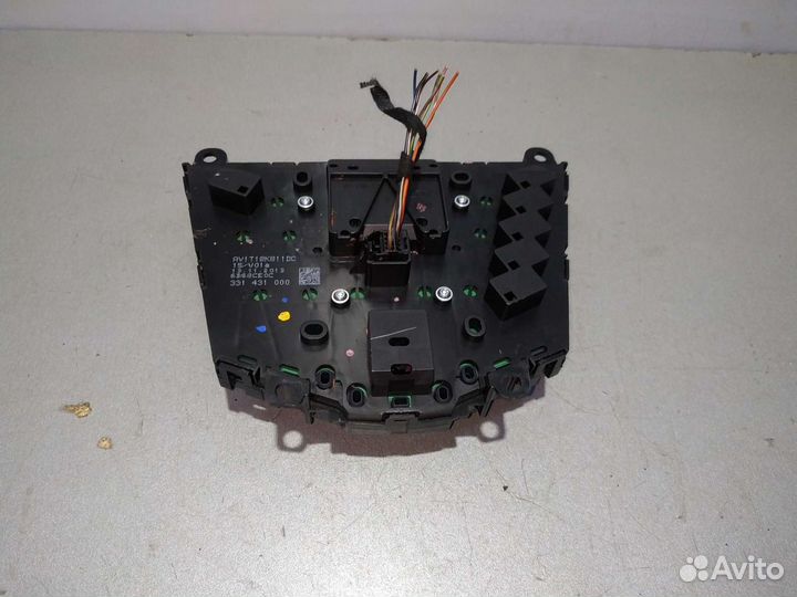 Панель магнитолы Форд Фиеста 6 Tourneo Courier