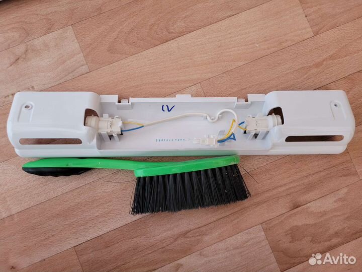 Запчасти от холодильника indesit