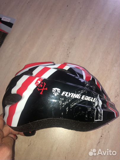 Велошлем, наколенники, налокотники