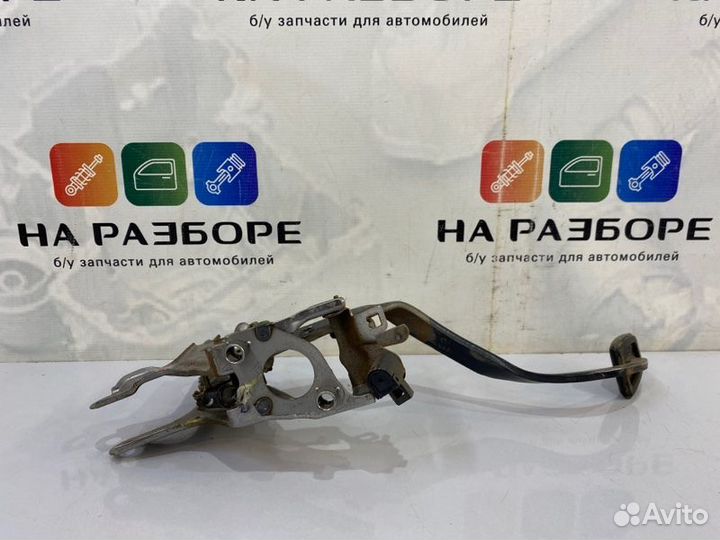 Педаль сцепления Toyota Corolla E150 1ZR-FE 2008