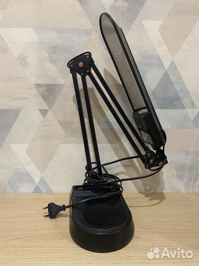 Лампа настольная