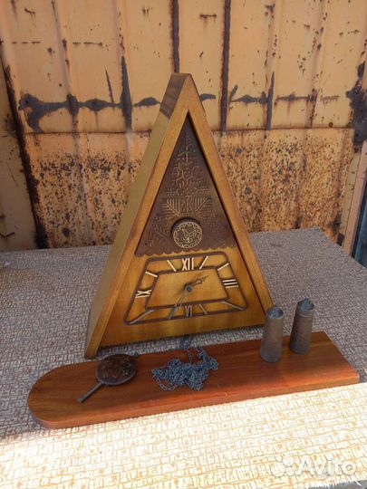 Продам старинные настенные часы с кукушкой
