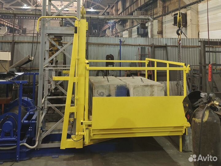 Грузовой подъемник строительный