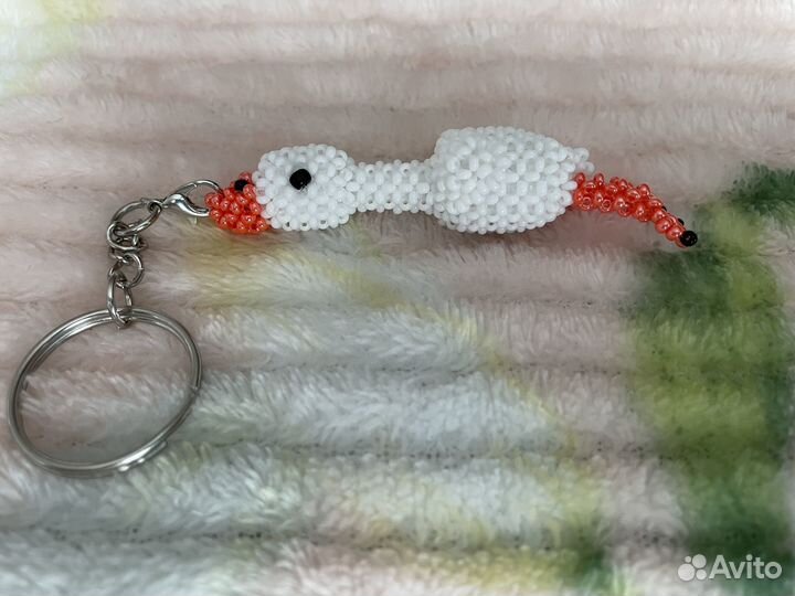 Гусь обнимусь из бисера