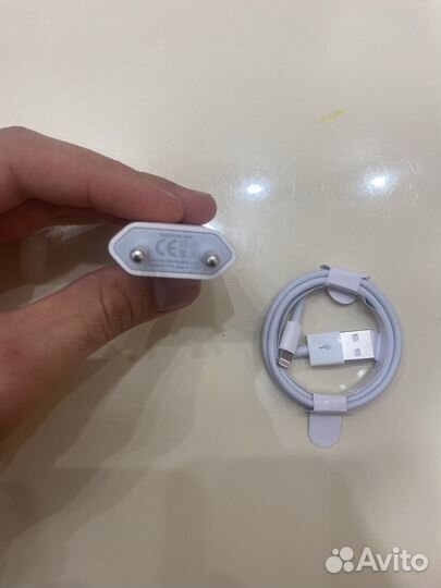 Оригинальная зарядка на iPhone