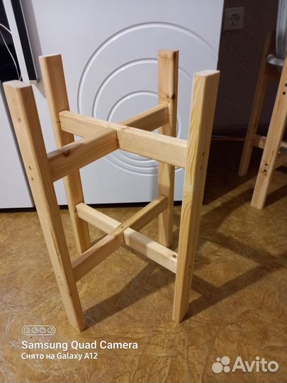 Стильная подставка под цветы