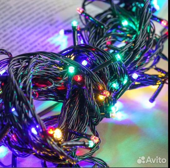 Новогодняя разноцветная гирлянда