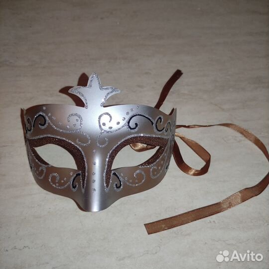Венецианская маска несколько