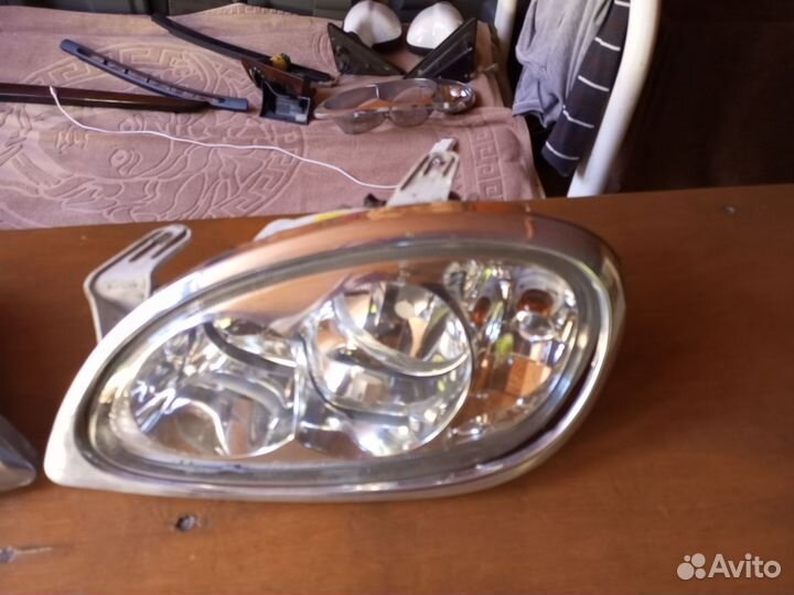 Фары на газ-31105. стекло