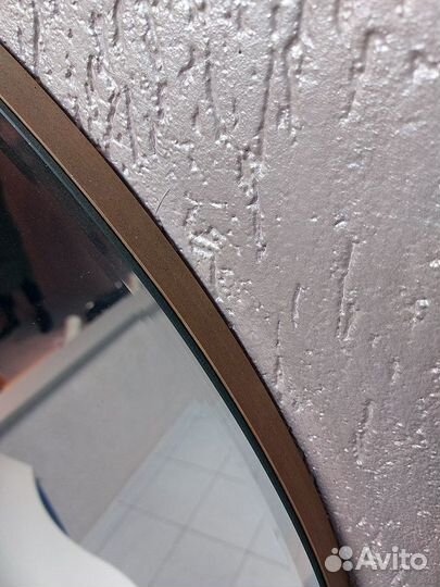 Зеркало на деревянной основе