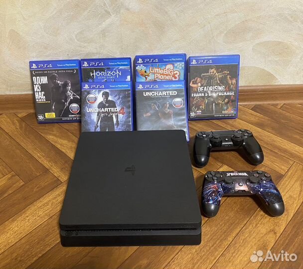 Sony PS4 Slim +2 геймпада DualShock 4