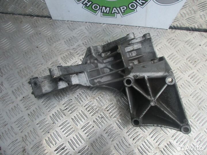 Кронштейн генератора Фольксваген Т4 2.5 AJT