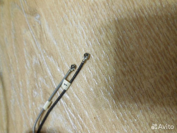 Провод с крышки монитора ноутбука