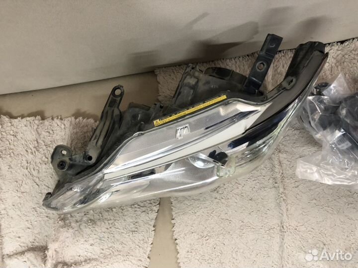 Фары Адаптивные Toyota Camry V50 (Б/у, оригинал)