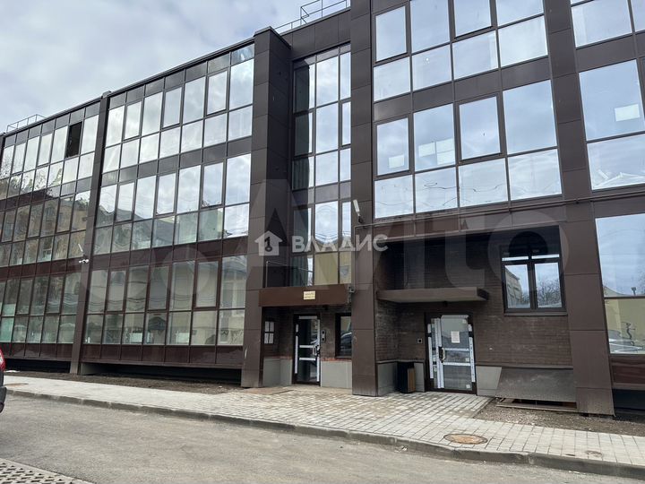 3-к. квартира, 107 м², 1/3 эт.