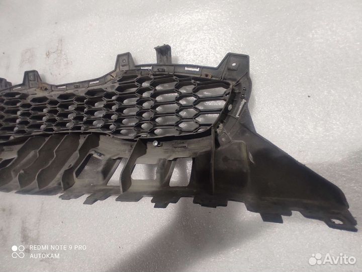 Решетка радиатора Kia Ceed JD дефект