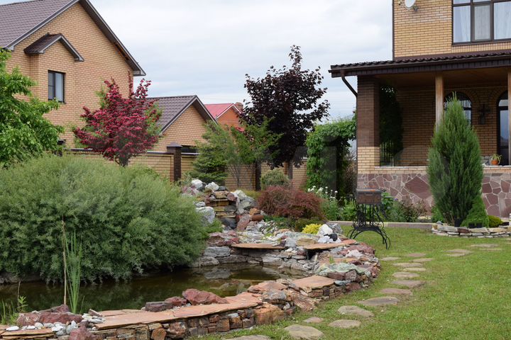 Коттедж 320 м² на участке 14 сот.