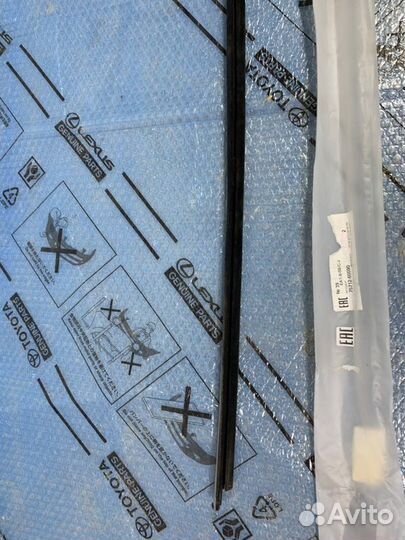 Накладка стекла передняя левая Lexus Gx460 2009